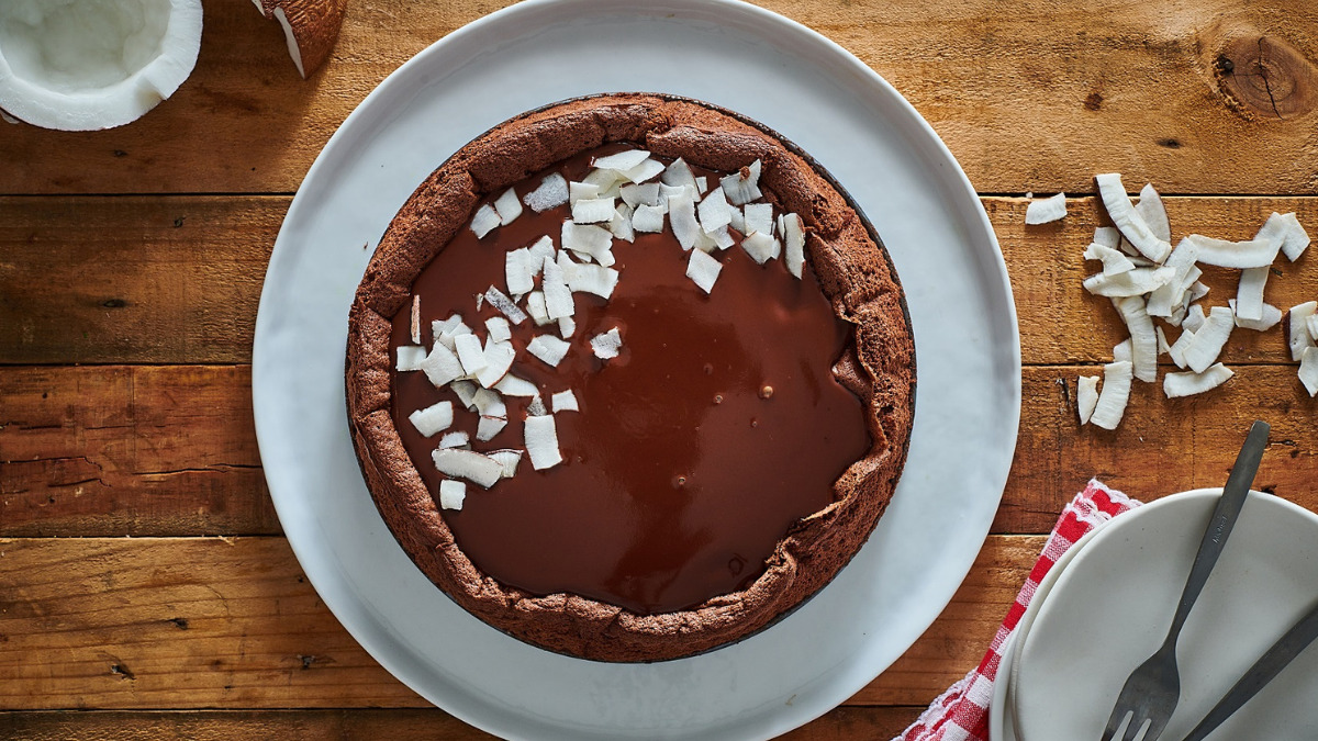 עוגת שוקולד וקוקוס נימוחה – כשרה לפסח